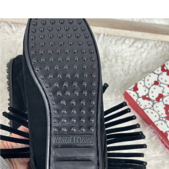 Minnetonka Hello Kitty Limited Edition Booties Black Suede Leather NWT SZ 6 Rare - Picture 6 of 6